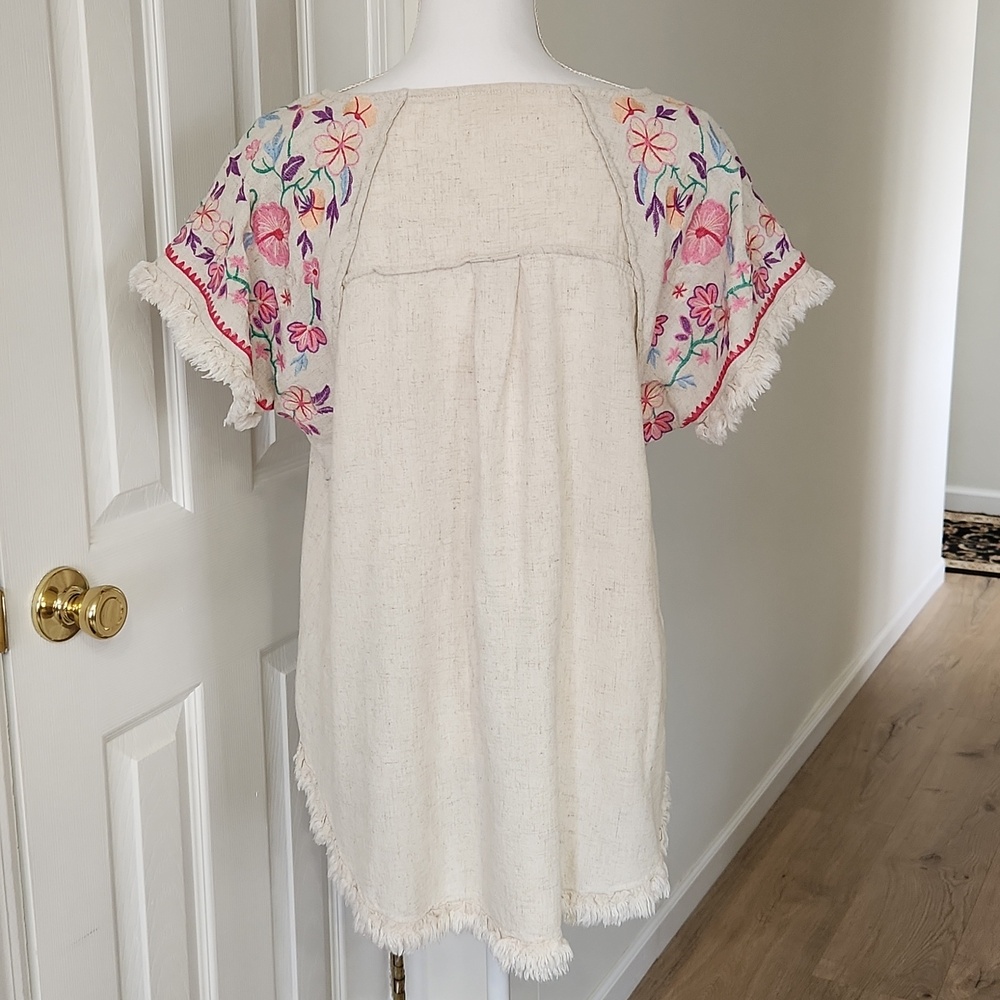 Umgee Embroidered Sleeves Linen Cotton Blend Round Neck w/ Frayed High Low Hem M - Picture 3 of 15